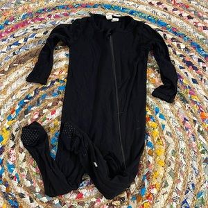 kyte baby black footed zipper pajamas 18-24 months.